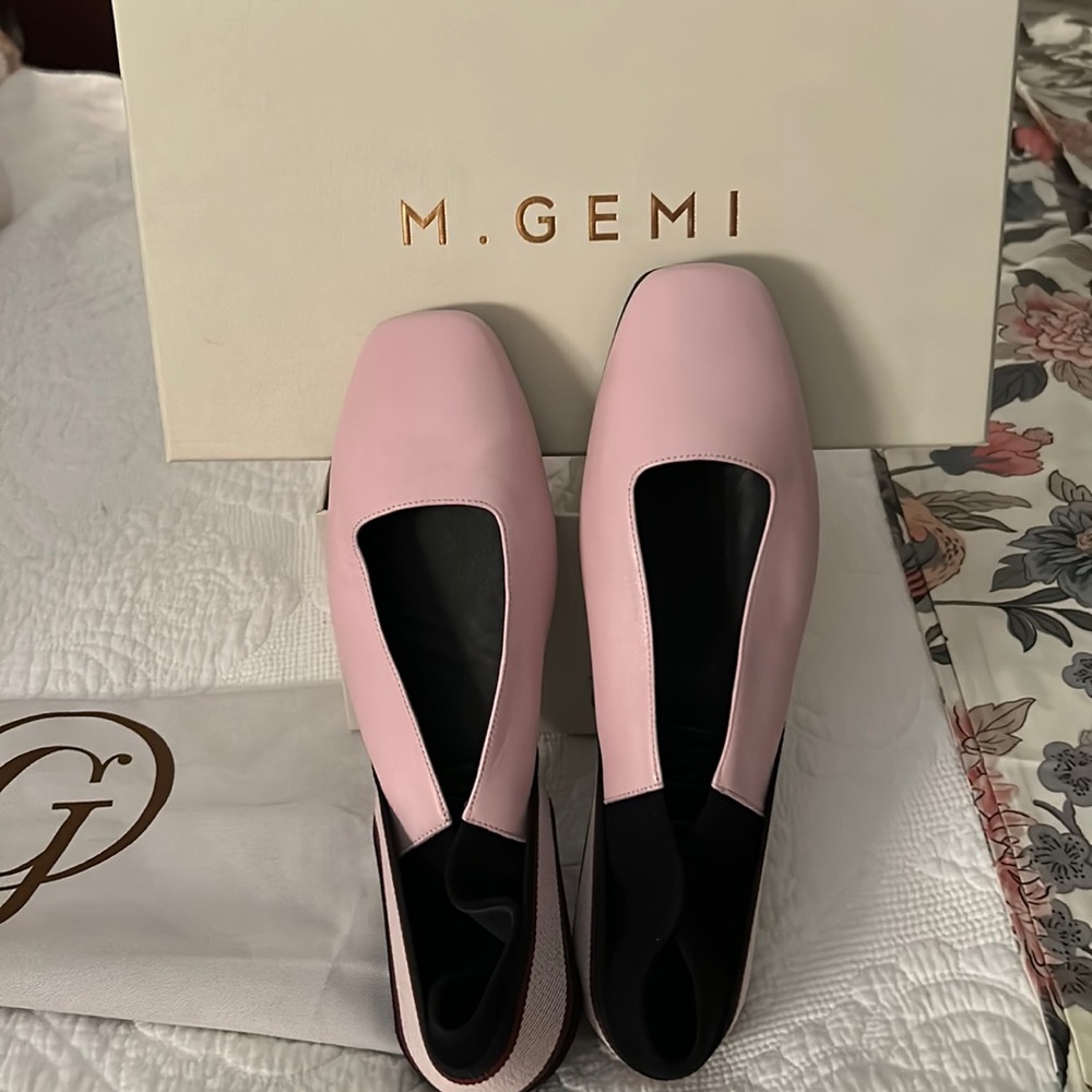 Great new shoe by M. Gemi in Pink Navy and tan
